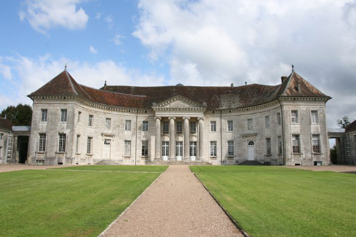 L'entrée du château vue de face